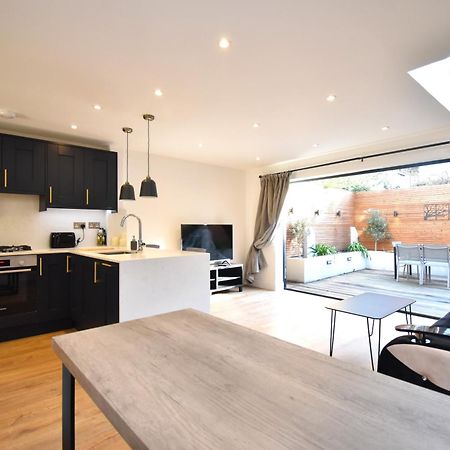 Stunning 2 Bed Apartment London Exterior photo